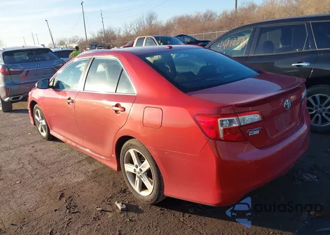 2013 Toyota Camry Se z USA, uszkodzony, nr VIN 4T1BF1FK7DU659256